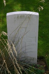 Dozinghem Military Cemetery - Hartley, H