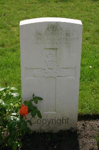 Dozinghem Military Cemetery - Haynes, W G C