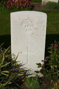 Dozinghem Military Cemetery - Hefford, Henry William