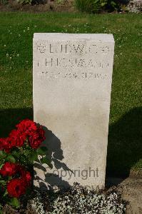 Dozinghem Military Cemetery - Hengstmann, Ludwig