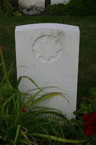 Dozinghem Military Cemetery - Henry, Peter