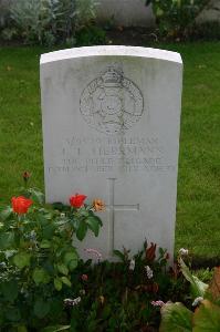 Dozinghem Military Cemetery - Herrmann, James Thomas