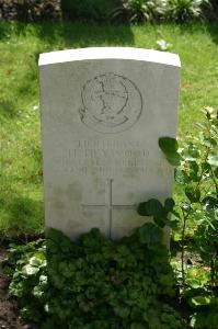 Dozinghem Military Cemetery - Heywood, H