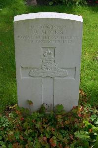 Dozinghem Military Cemetery - Hicks, W