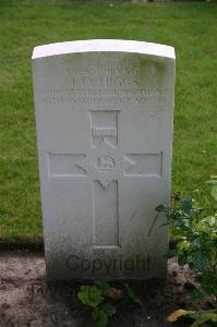 Dozinghem Military Cemetery - Higgs, J H