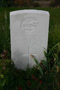 Dozinghem Military Cemetery - Hill, John William