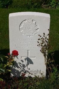 Dozinghem Military Cemetery - Hine, T G