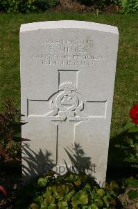 Dozinghem Military Cemetery - Hines, F