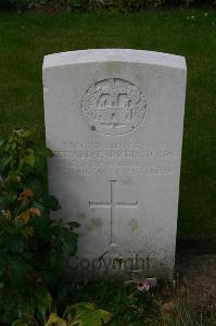 Dozinghem Military Cemetery - Hobbs, Gerald Parker