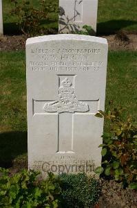 Dozinghem Military Cemetery - Hogan, George Whitworth