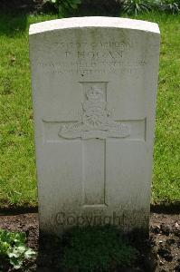 Dozinghem Military Cemetery - Hogan, P