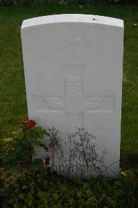 Dozinghem Military Cemetery - Holden, J A