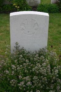 Dozinghem Military Cemetery - Holebrook, Charles