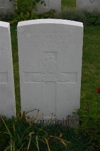 Dozinghem Military Cemetery - Holland, J