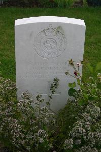 Dozinghem Military Cemetery - Holman, Clarence