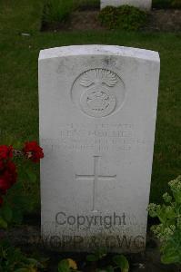 Dozinghem Military Cemetery - Holmes, Ben