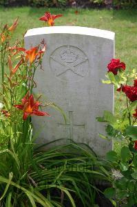 Dozinghem Military Cemetery - Holmes, Francis