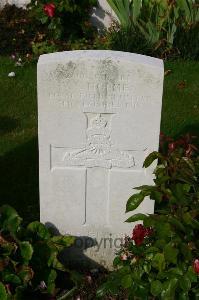 Dozinghem Military Cemetery - Holmes, Victor Stanley