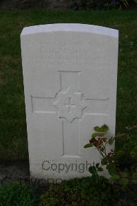 Dozinghem Military Cemetery - Holt, Edgar