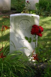 Dozinghem Military Cemetery - Hope, J