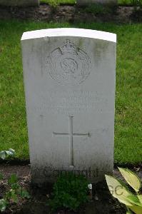 Dozinghem Military Cemetery - Hopgood, S F