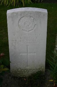 Dozinghem Military Cemetery - Hopper, J R