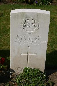 Dozinghem Military Cemetery - Horrocks, W J