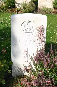 Dozinghem Military Cemetery - Horton, H F