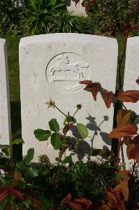 Dozinghem Military Cemetery - Houghton, J E