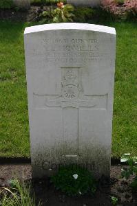 Dozinghem Military Cemetery - Howells, A L