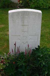 Dozinghem Military Cemetery - Huggins, J