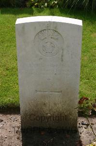 Dozinghem Military Cemetery - Hughes, Percy