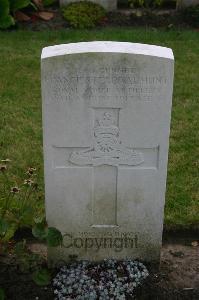 Dozinghem Military Cemetery - Hunt, Francies Percival