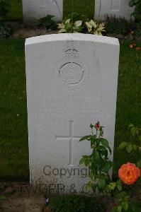 Dozinghem Military Cemetery - Hunt, Leslie Ernest