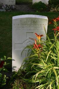 Dozinghem Military Cemetery - Hutchings, Thomas Clifton