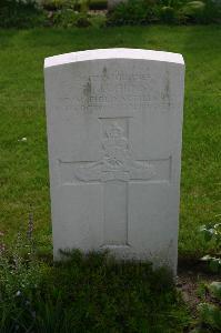 Dozinghem Military Cemetery - Iorns, H J