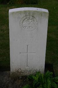 Dozinghem Military Cemetery - Ivory, H