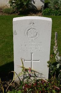 Dozinghem Military Cemetery - Jacobs, Leonard Roland