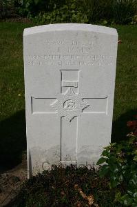 Dozinghem Military Cemetery - James, Albert Edward