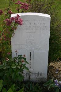 Dozinghem Military Cemetery - Johnson, Mark