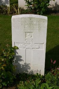 Dozinghem Military Cemetery - Johnson, S H