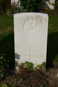 Dozinghem Military Cemetery - Joice, P S