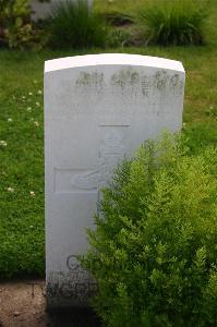 Dozinghem Military Cemetery - Jones, C P