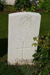 Dozinghem Military Cemetery - Jones, E E