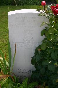 Dozinghem Military Cemetery - Jones, M