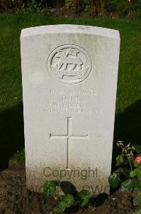 Dozinghem Military Cemetery - Jones, S