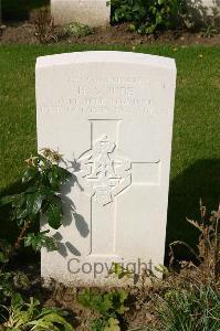 Dozinghem Military Cemetery - Jude, H A