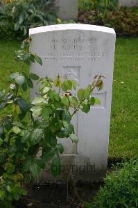 Dozinghem Military Cemetery - Keeffe, T