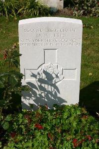 Dozinghem Military Cemetery - Keith, Malcolm