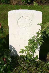 Dozinghem Military Cemetery - Kennelly, Michael Bartholomew